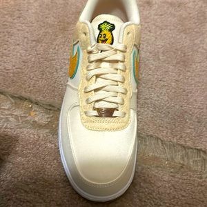 Air Force one happy Pineapple